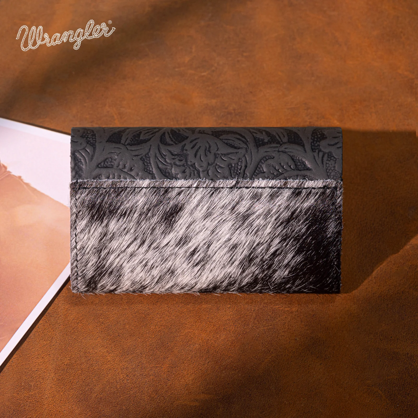 Tarjetero Wrangler de Piel Auténtica con Broche y Pelo Negro WG224-W070BK