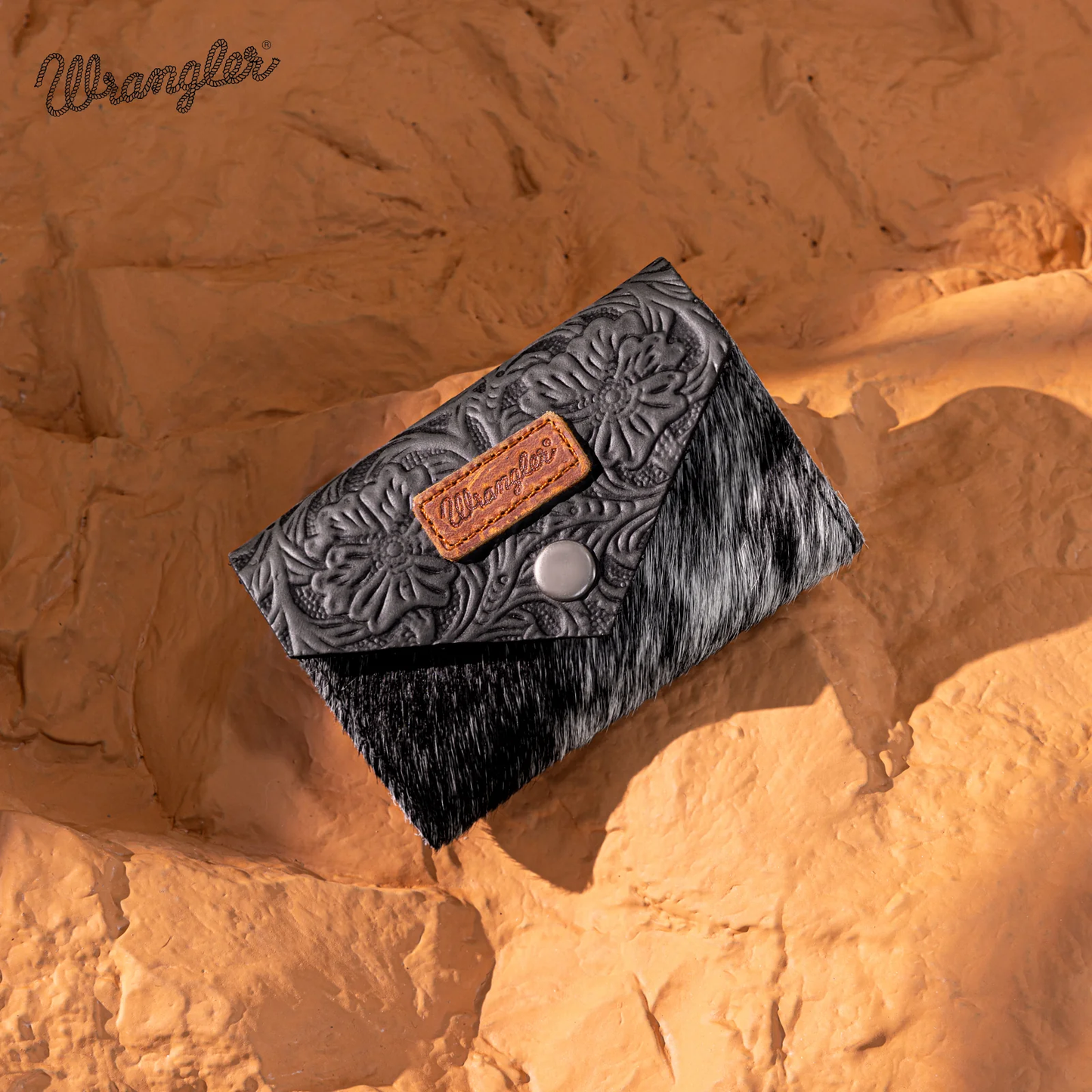 Tarjetero Wrangler de Piel Auténtica con Broche y Pelo Negro WG224-W070BK