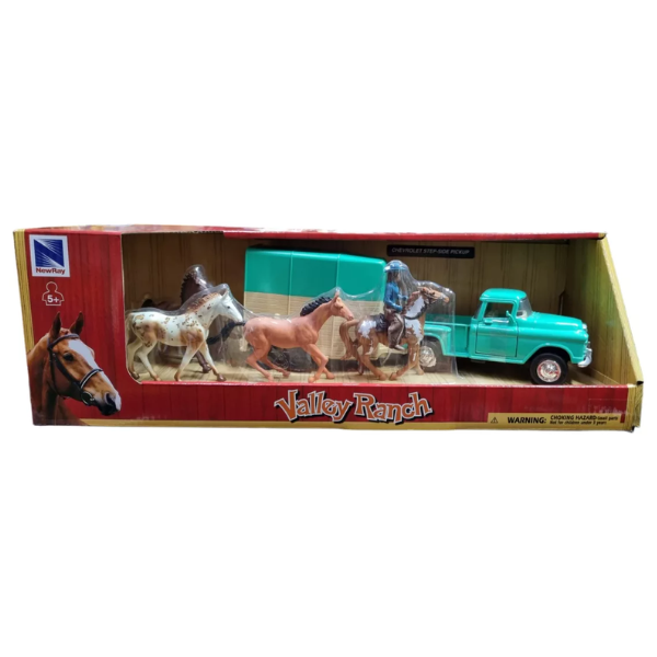 JUGUETE CAMIONETA CON REMOLQUE Y CABALLOS MENTA CHEVROLET CLASICA ESCALA 1:43