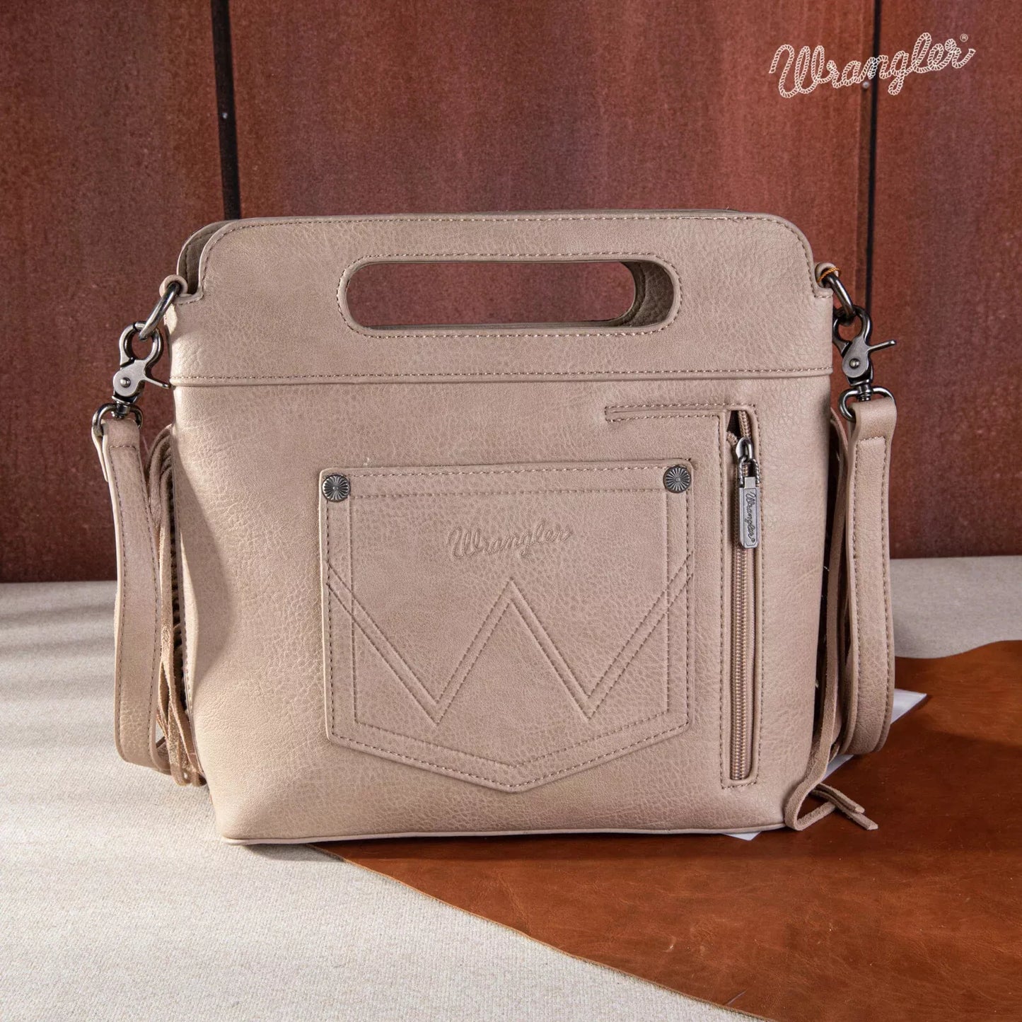 Bolsa Wrangler con Flecos Tipo Bota Cincelada Beige Barbas WG110-G2010TN