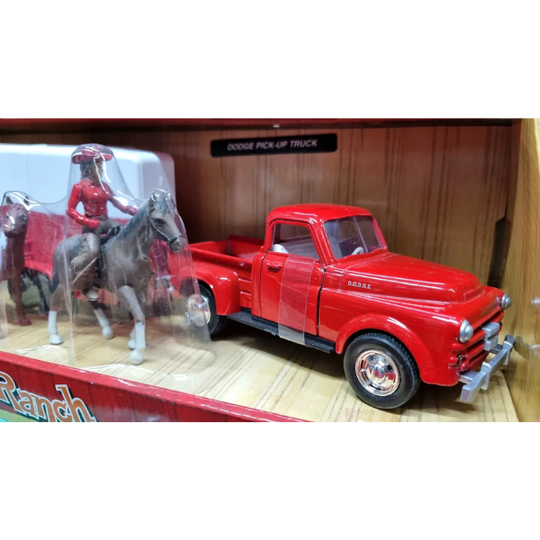 JUGUETE CAMIONETA CON REMOLQUE Y CABALLOS ROJA DODGE CLASICA ESCALA 1:43