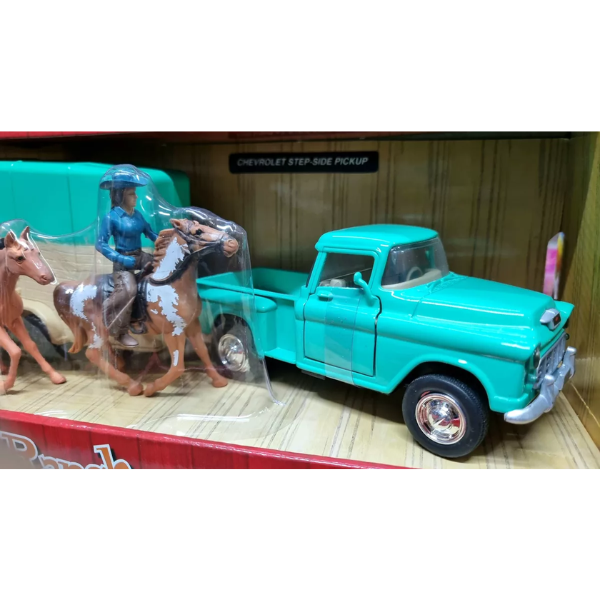 JUGUETE CAMIONETA CON REMOLQUE Y CABALLOS MENTA CHEVROLET CLASICA ESCALA 1:43