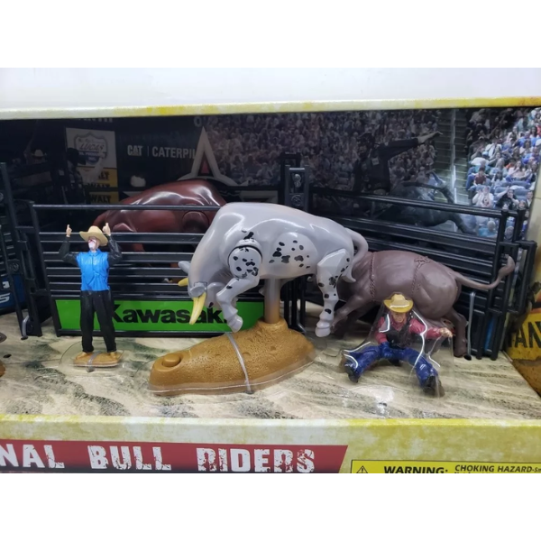 JUGUETE PBR RODEO CON JINETES Y TORO QUE REPARA ESCALA 1:43