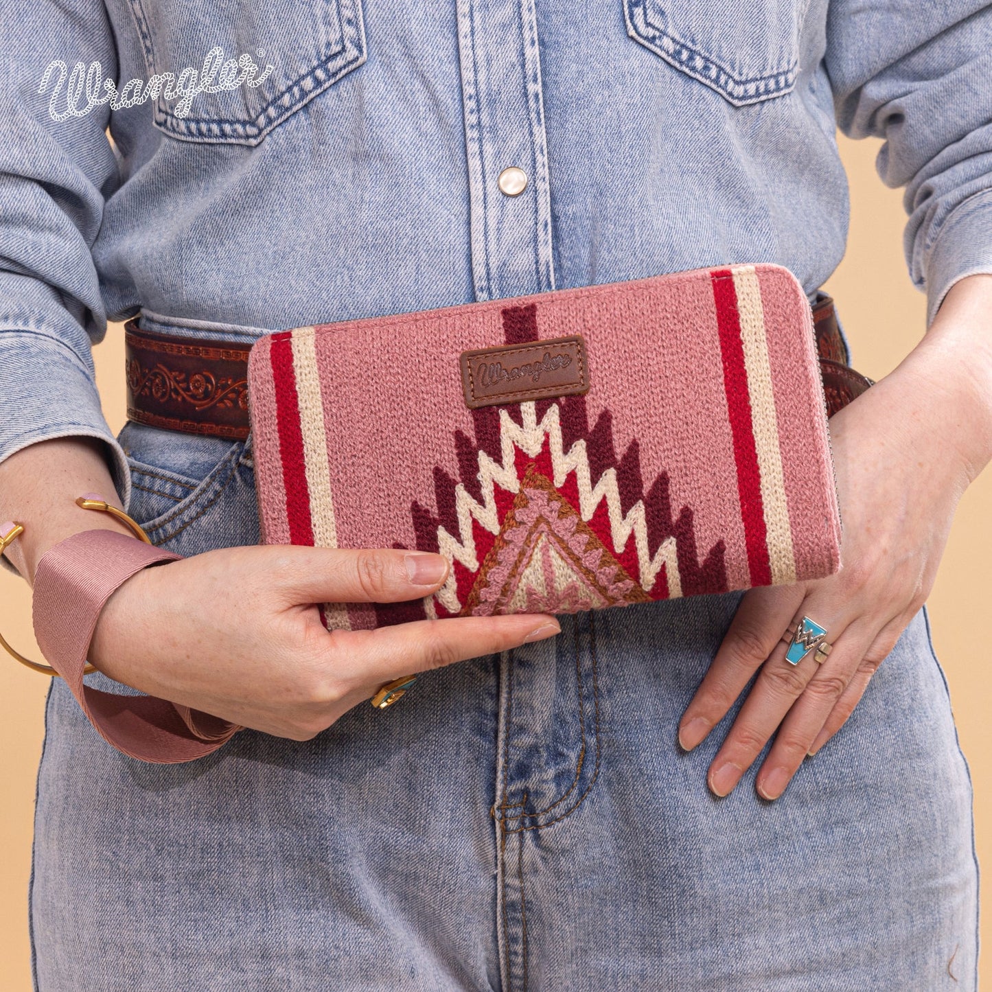 Cartera Wrangler Telar Azteca Rosa WG174-W0062HPK